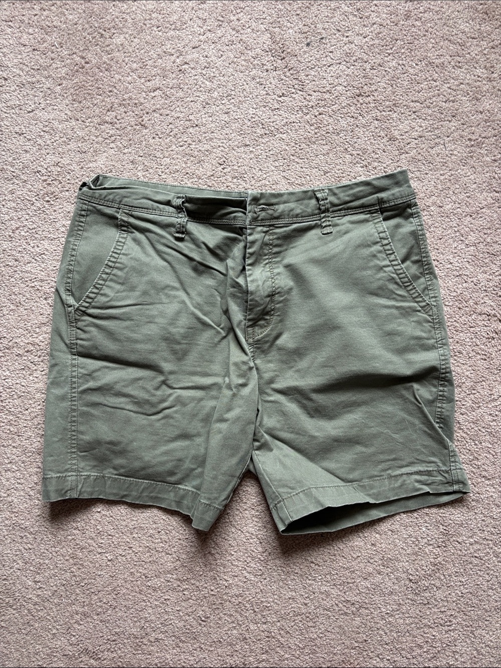 Aeropostale Men's Olive Green Flat-Front Chino Shorts